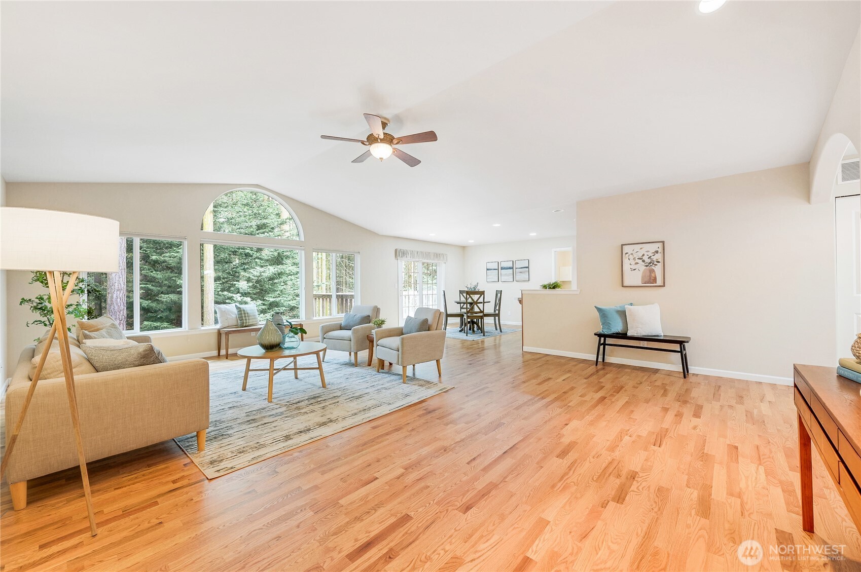 3912 Holcomb