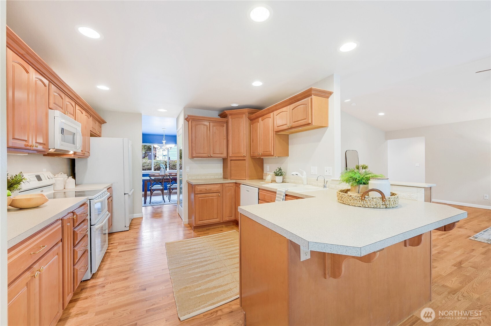 3912 Holcomb