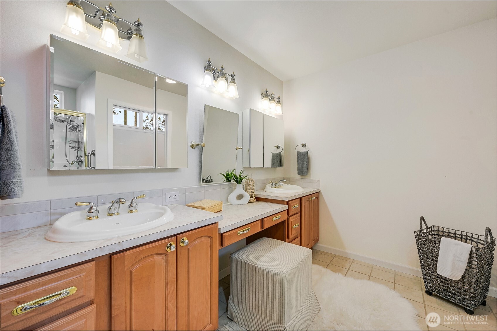 3912 Holcomb