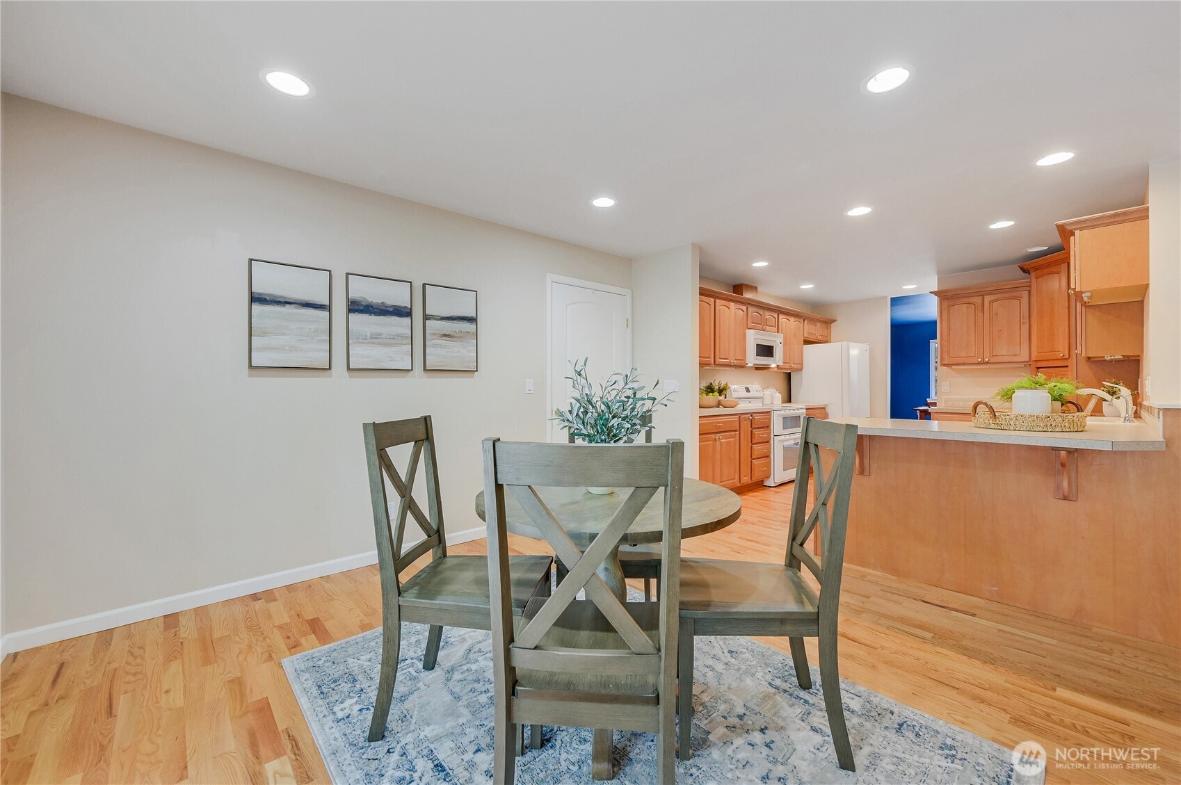 3912 Holcomb