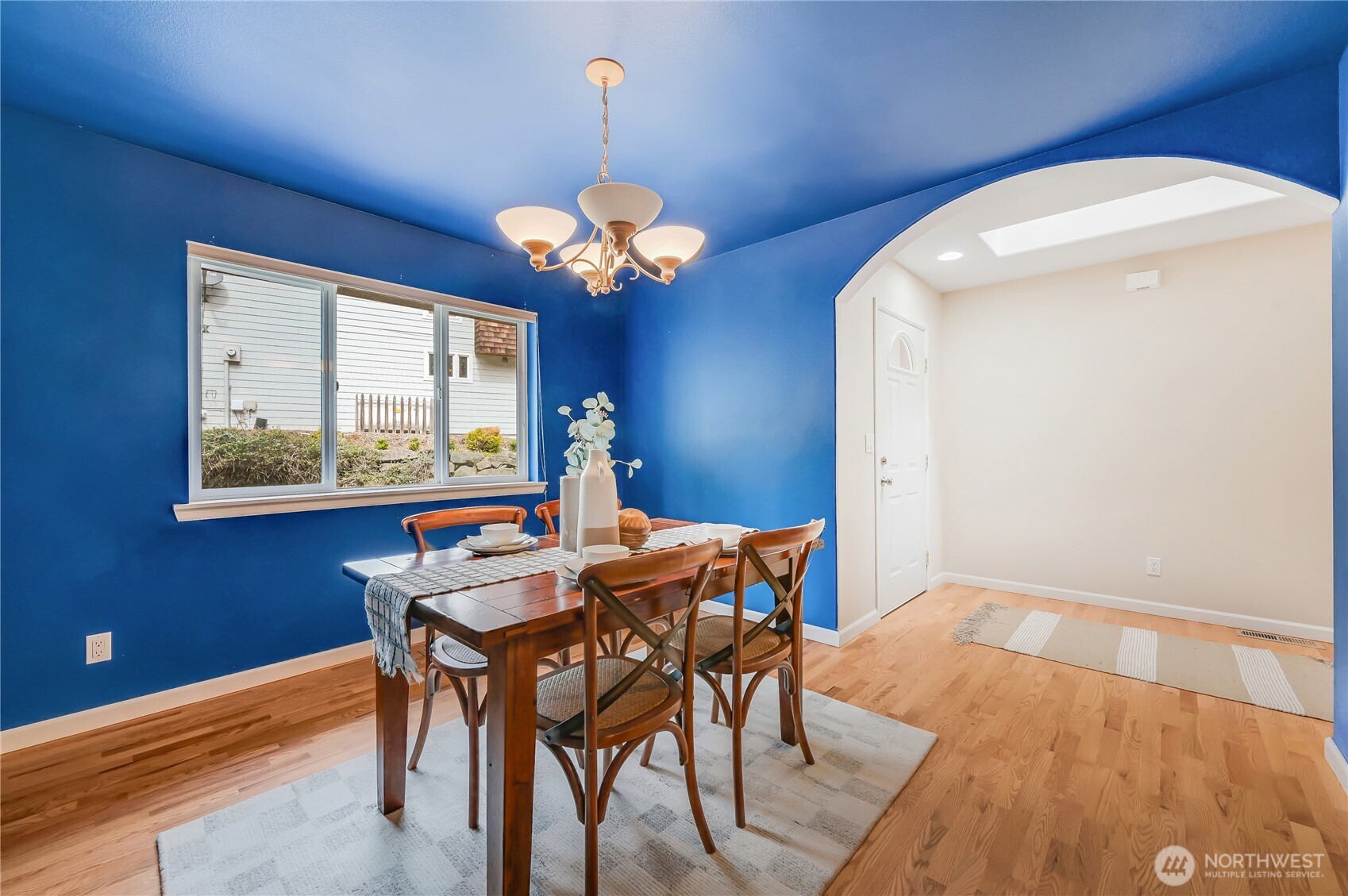 3912 Holcomb