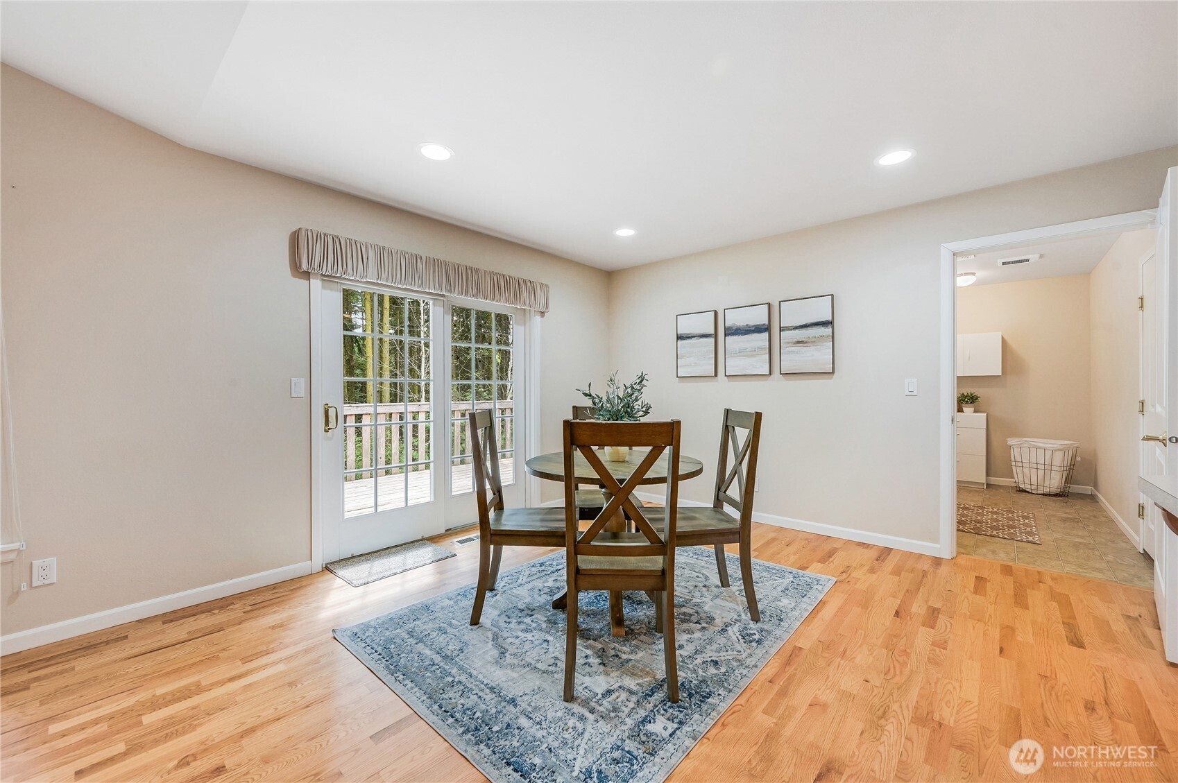 3912 Holcomb