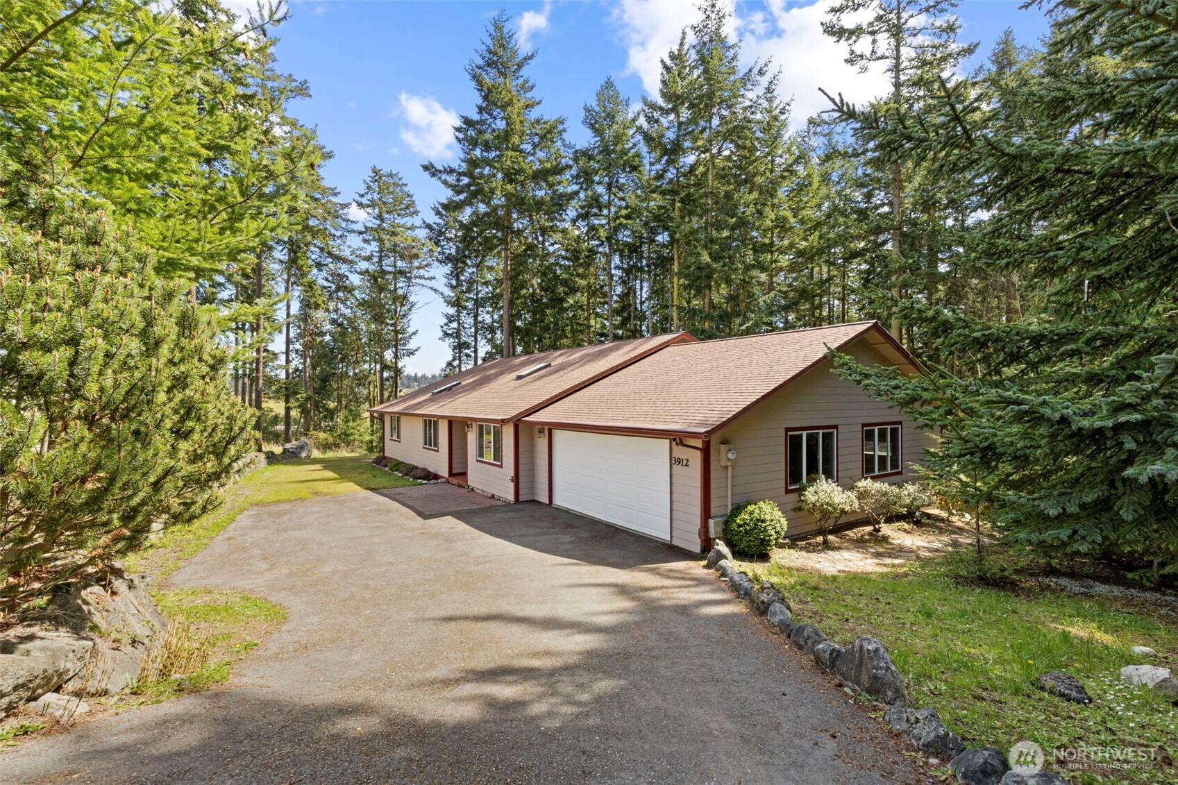 3912 Holcomb