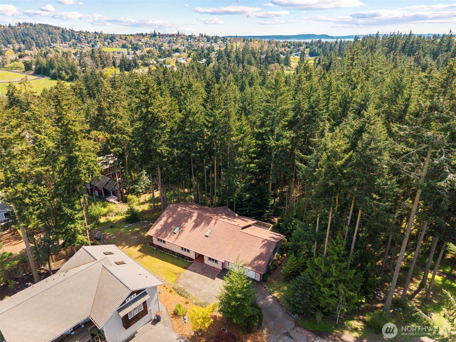 3912 Holcomb