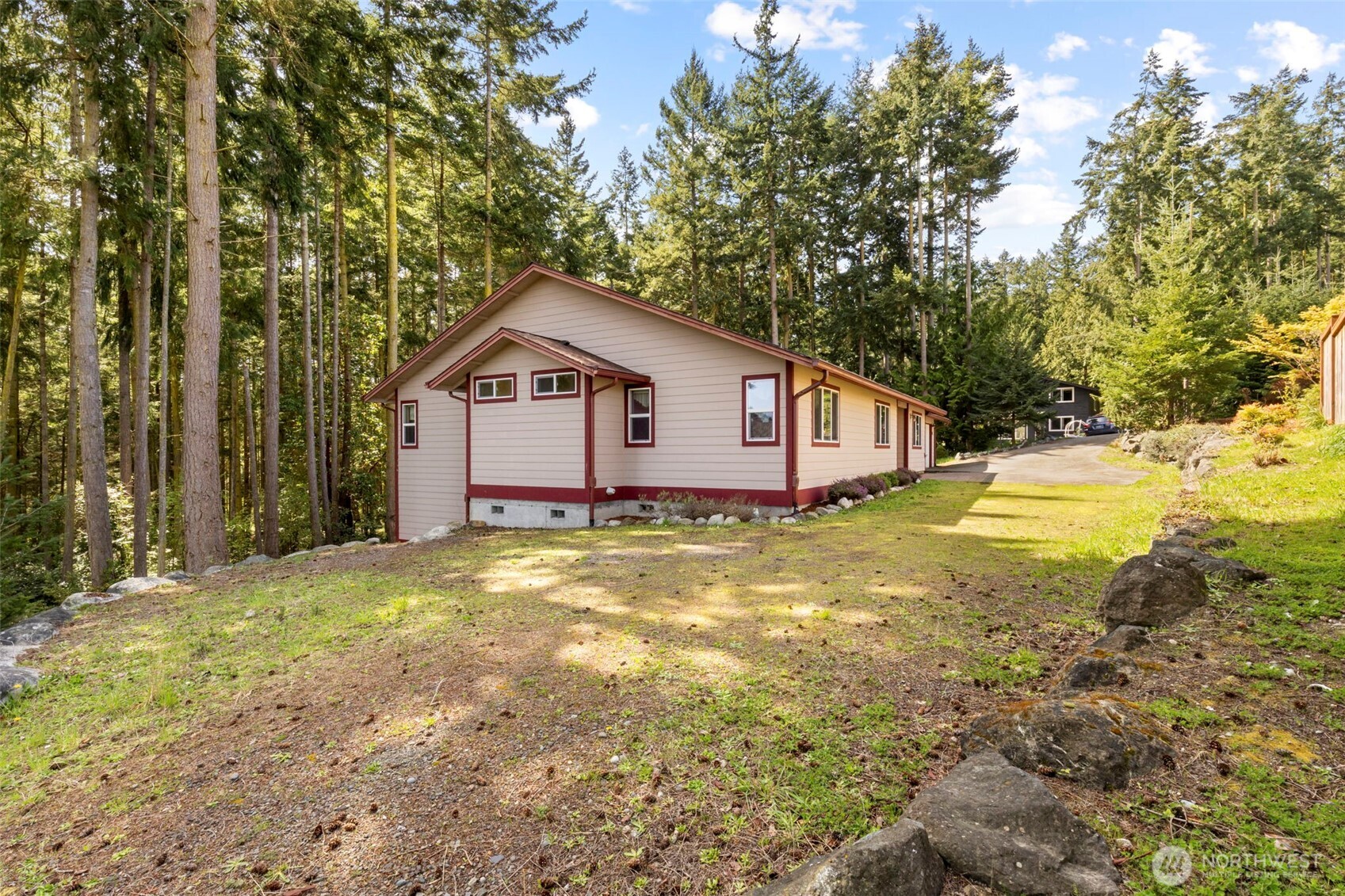 3912 Holcomb
