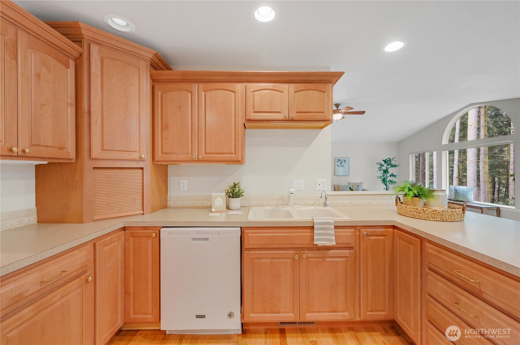3912 Holcomb