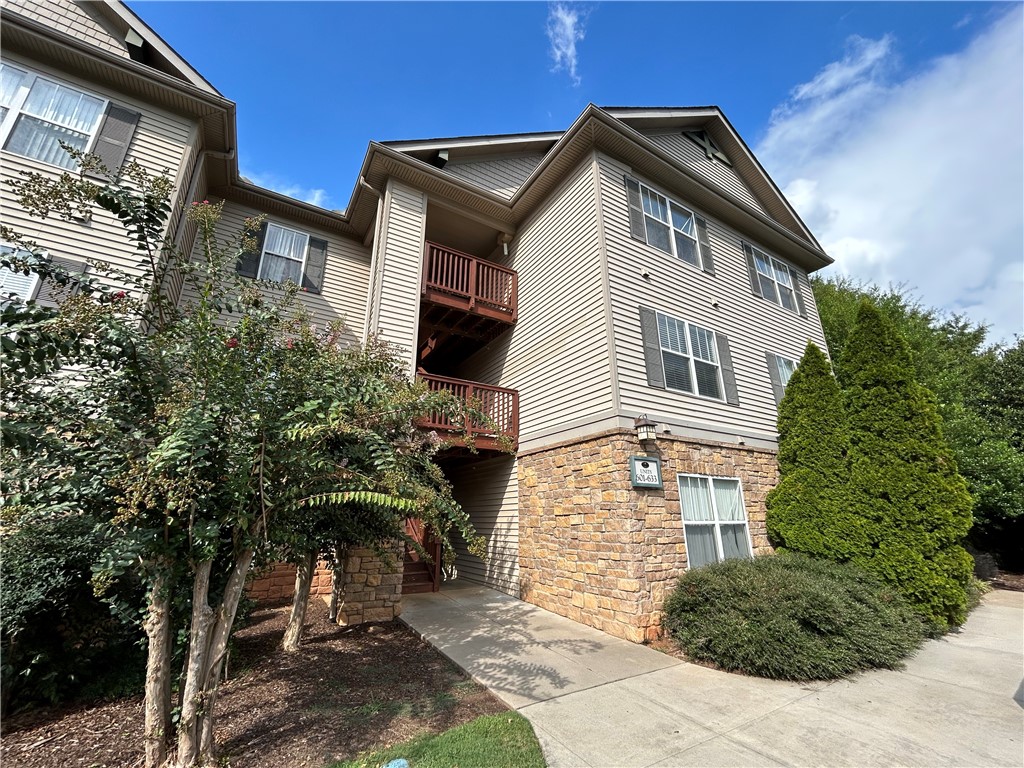 621 Harts Cove Way