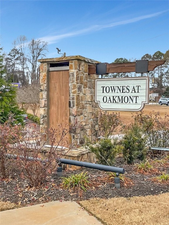 606 Oakmont Valley Trail