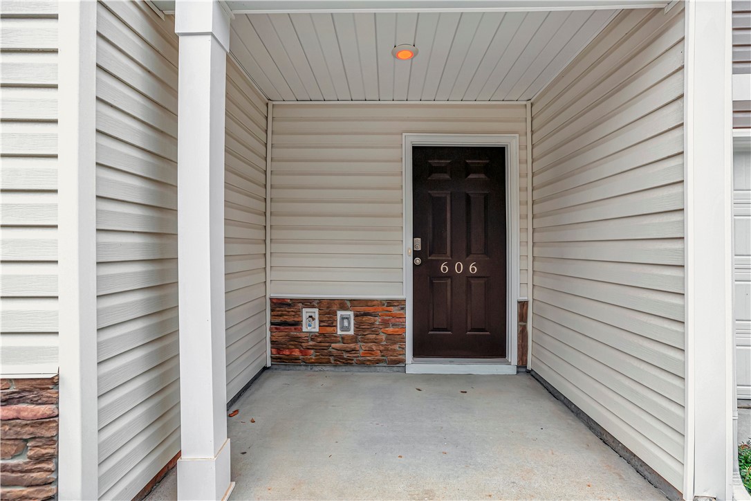 606 Oakmont Valley Trail