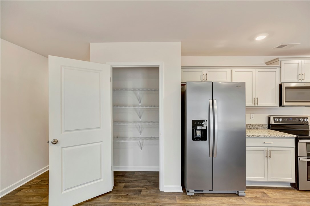 606 Oakmont Valley Trail