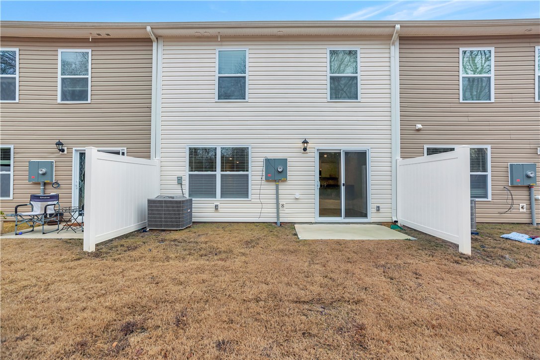 606 Oakmont Valley Trail