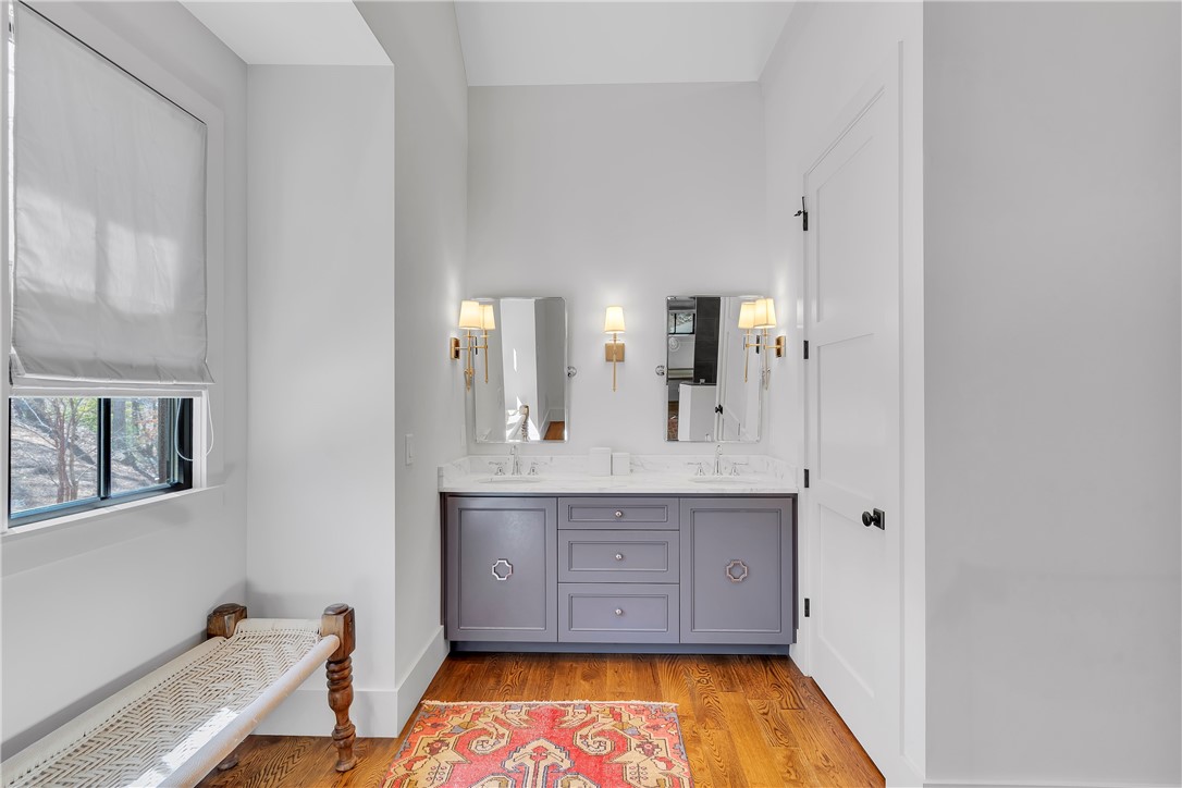 366 Peninsula Ridge