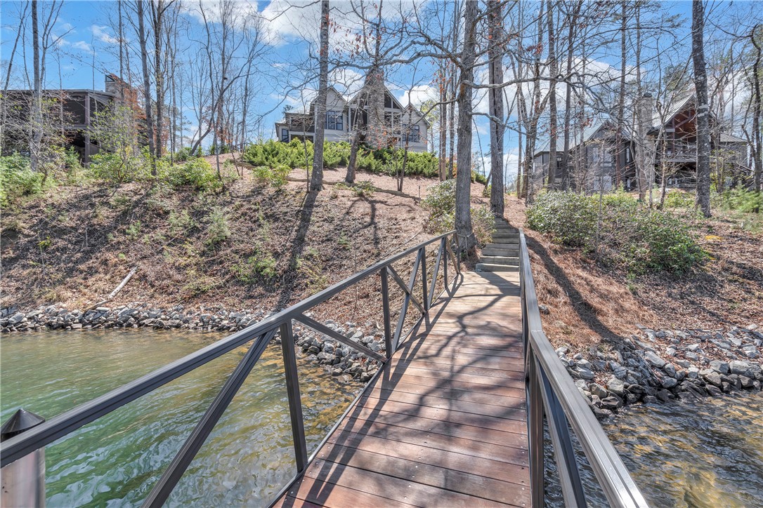 366 Peninsula Ridge