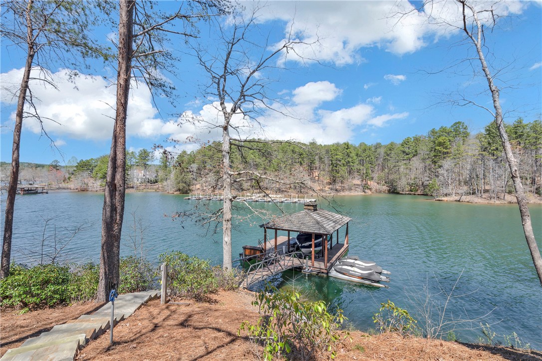 366 Peninsula Ridge
