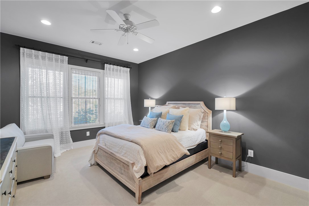 366 Peninsula Ridge