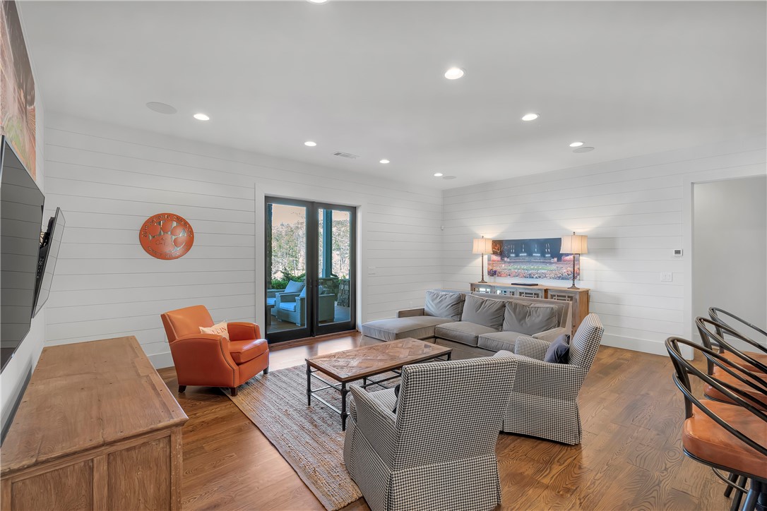366 Peninsula Ridge