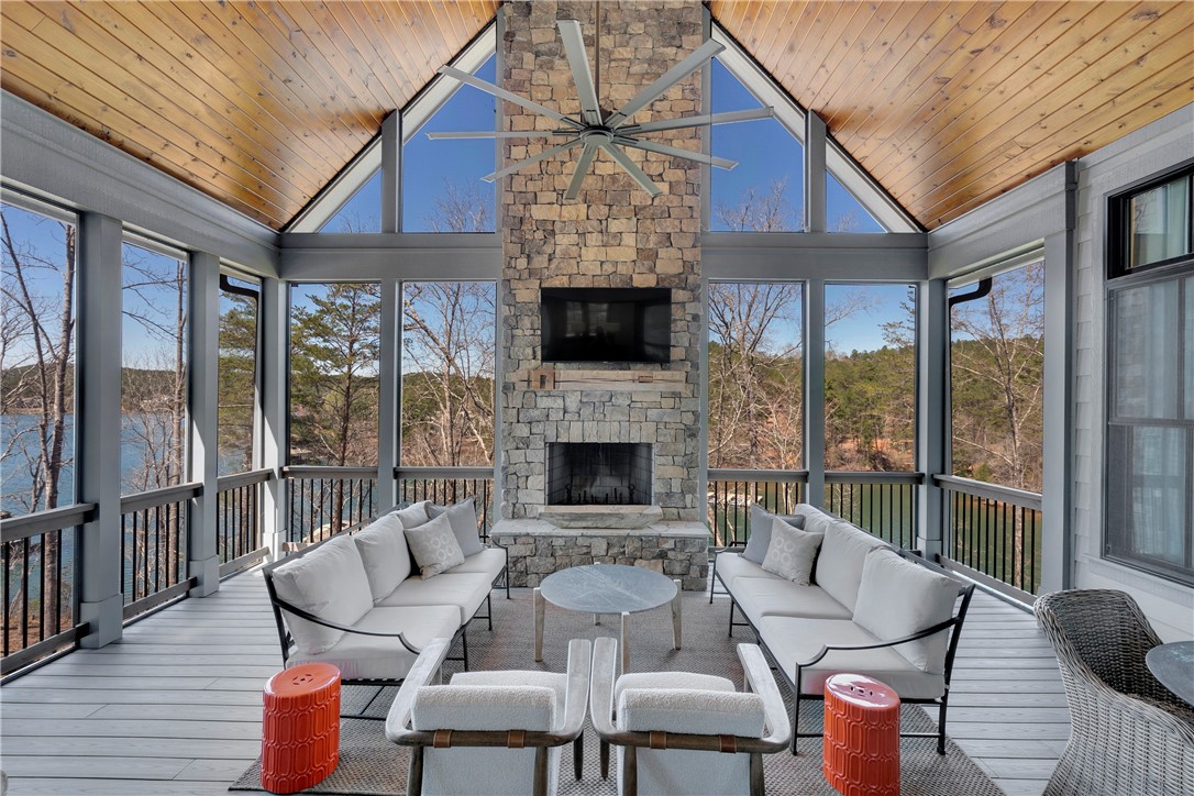366 Peninsula Ridge