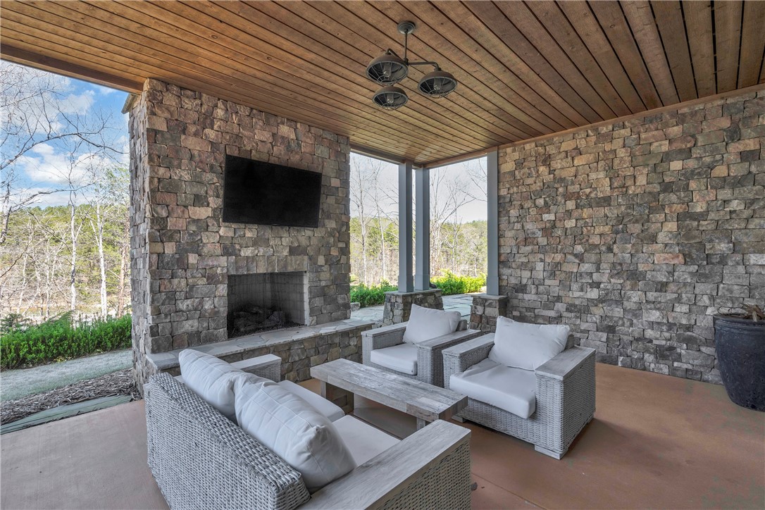 366 Peninsula Ridge