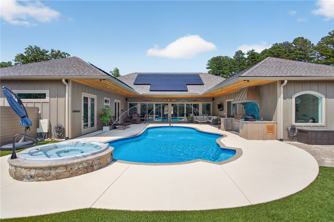 843 Little Bay Lane