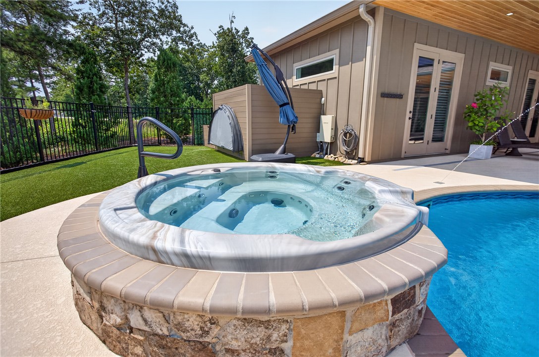 843 Little Bay Lane