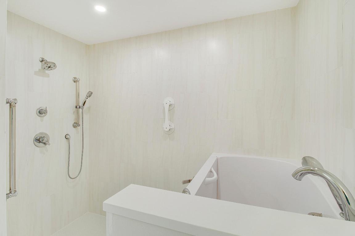 125 Clubhouse Boulevard