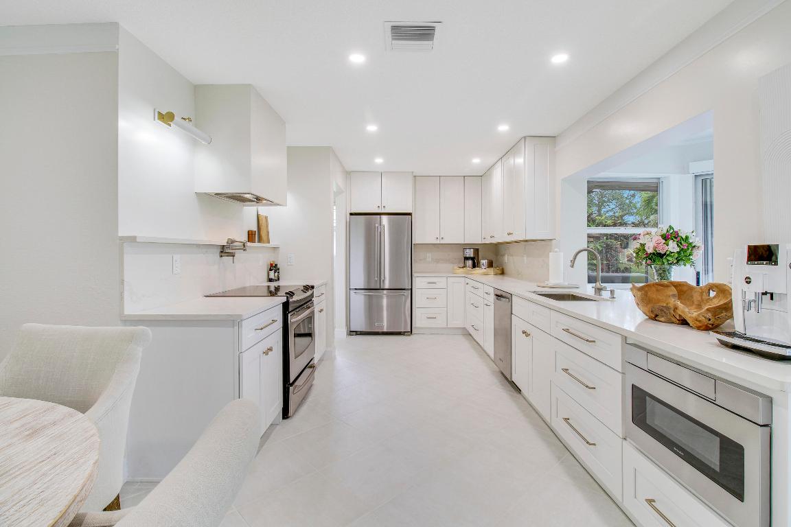 125 Clubhouse Boulevard