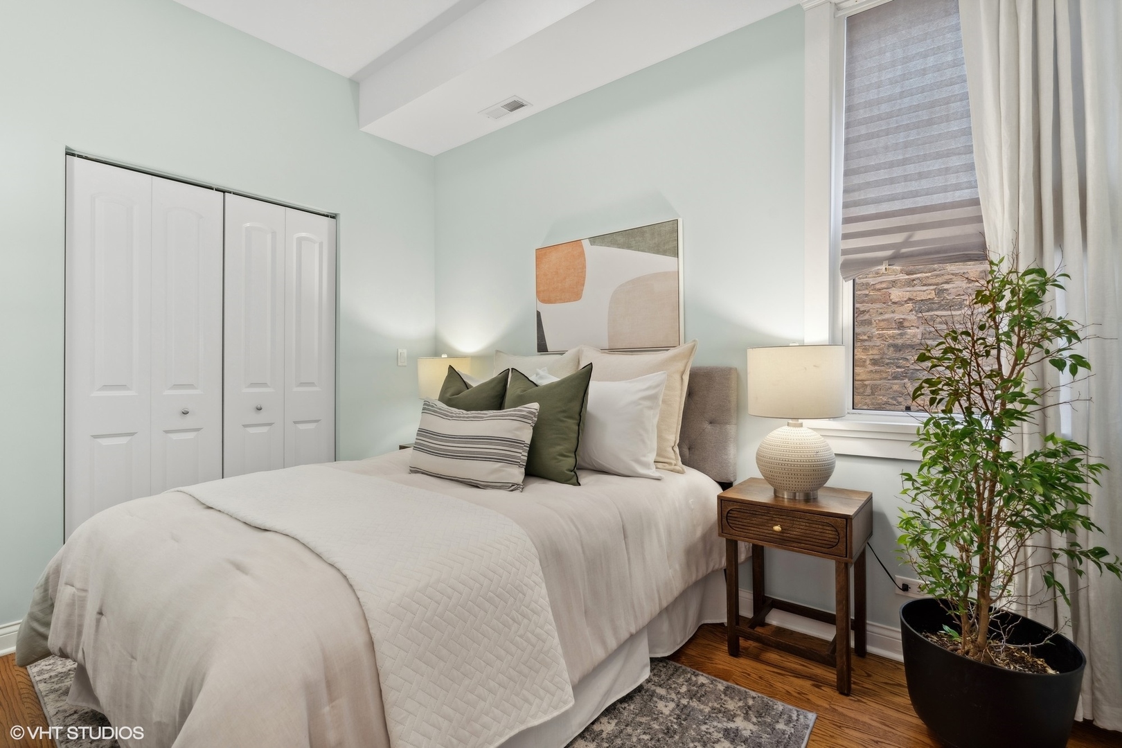 2616 N Whipple Street