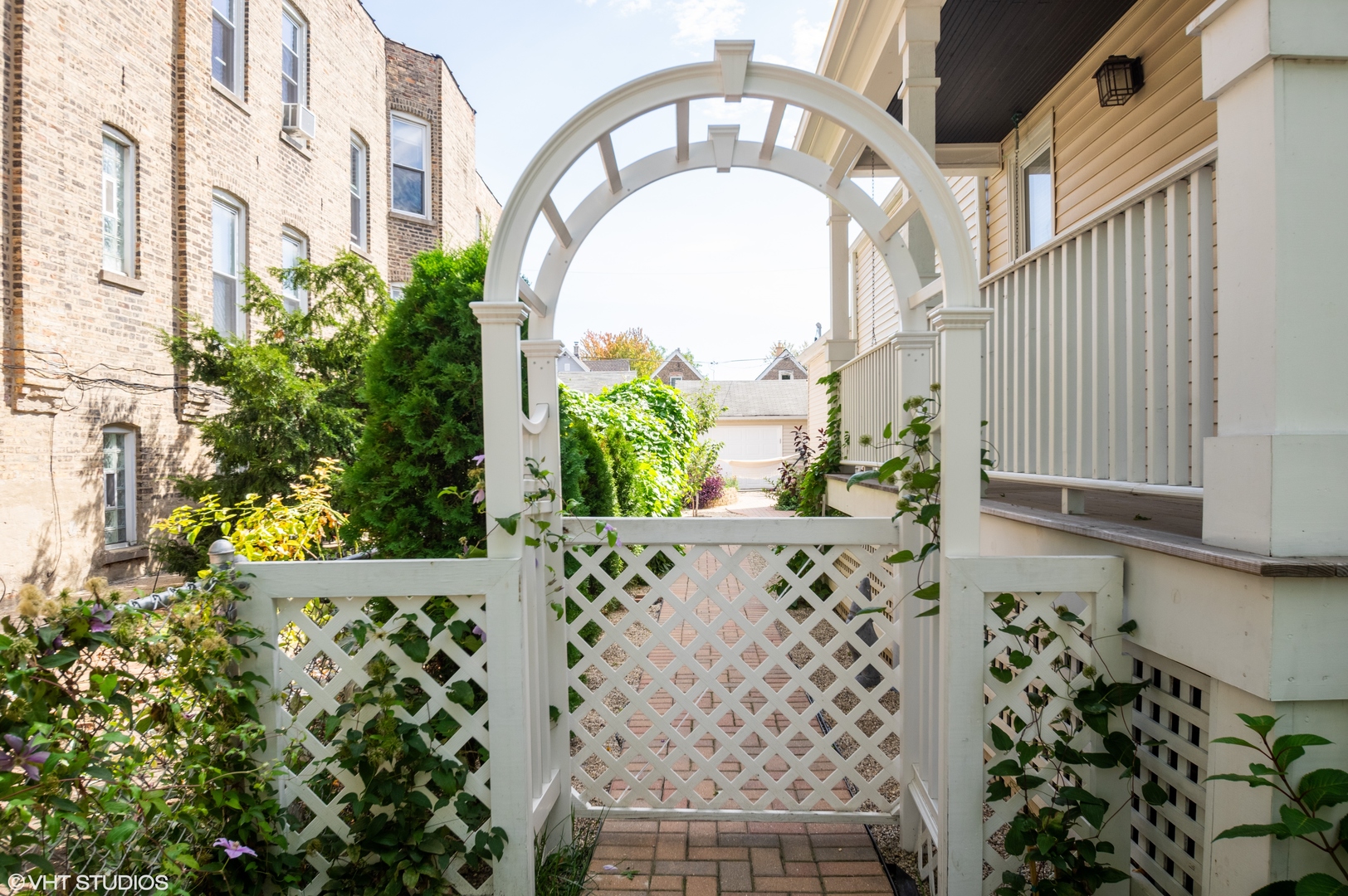 2827 N Whipple Street