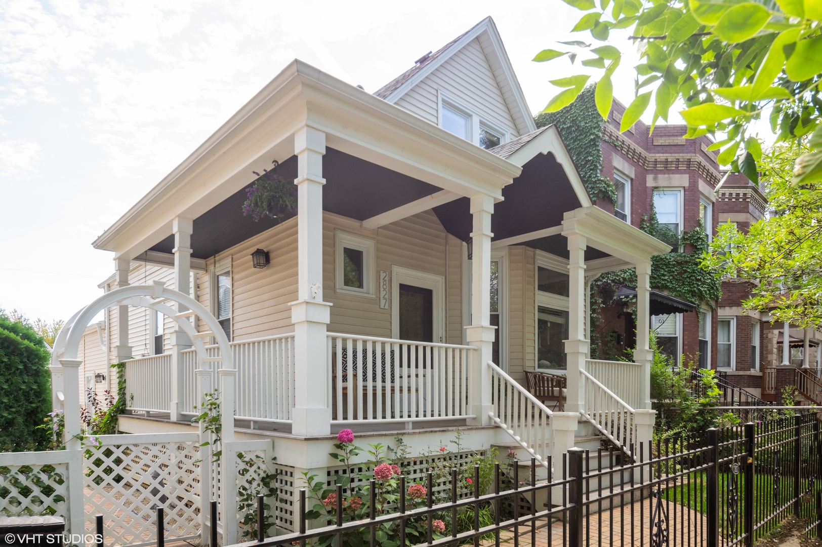 2827 N Whipple Street