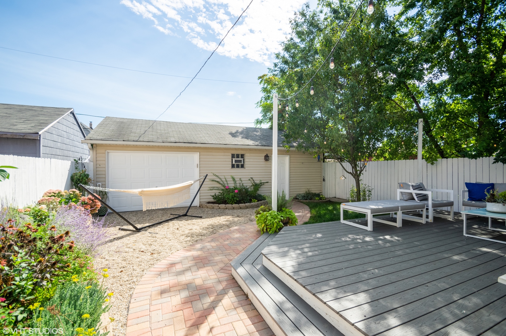 2827 N Whipple Street