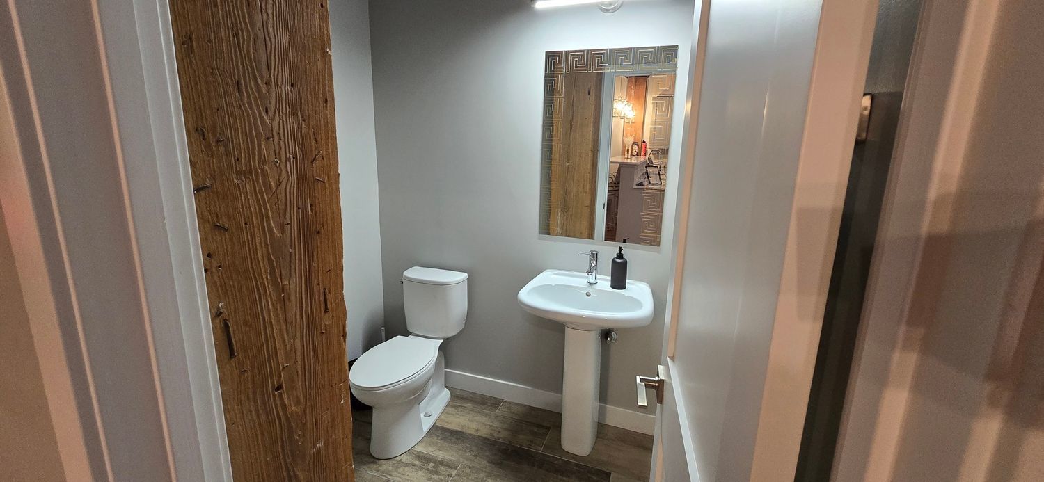 11 E Illinois Street Unit: 202