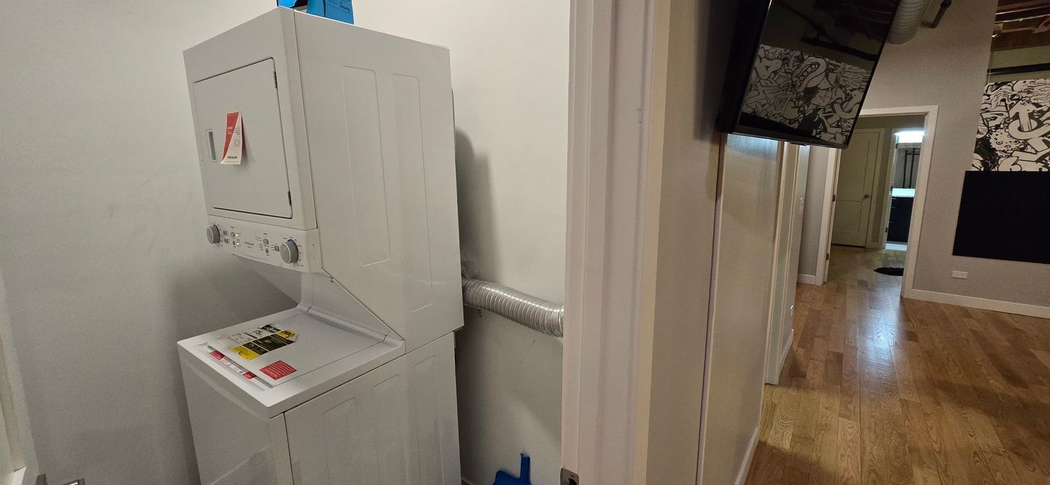 11 E Illinois Street Unit: 202