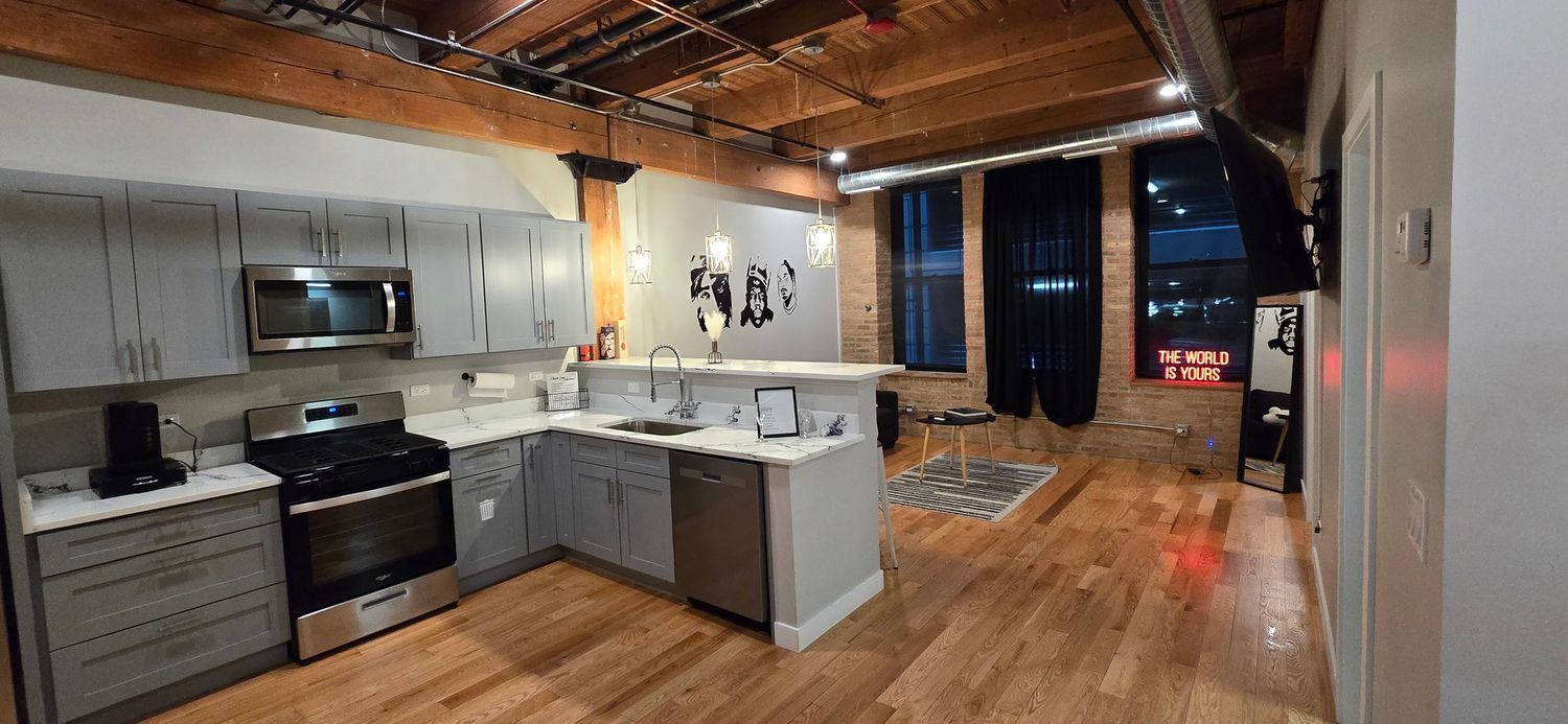 11 E Illinois Street Unit: 202