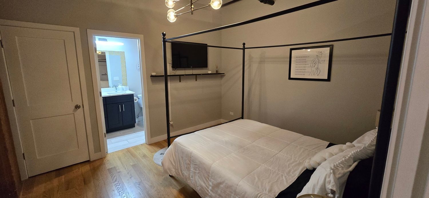 11 E Illinois Street Unit: 202