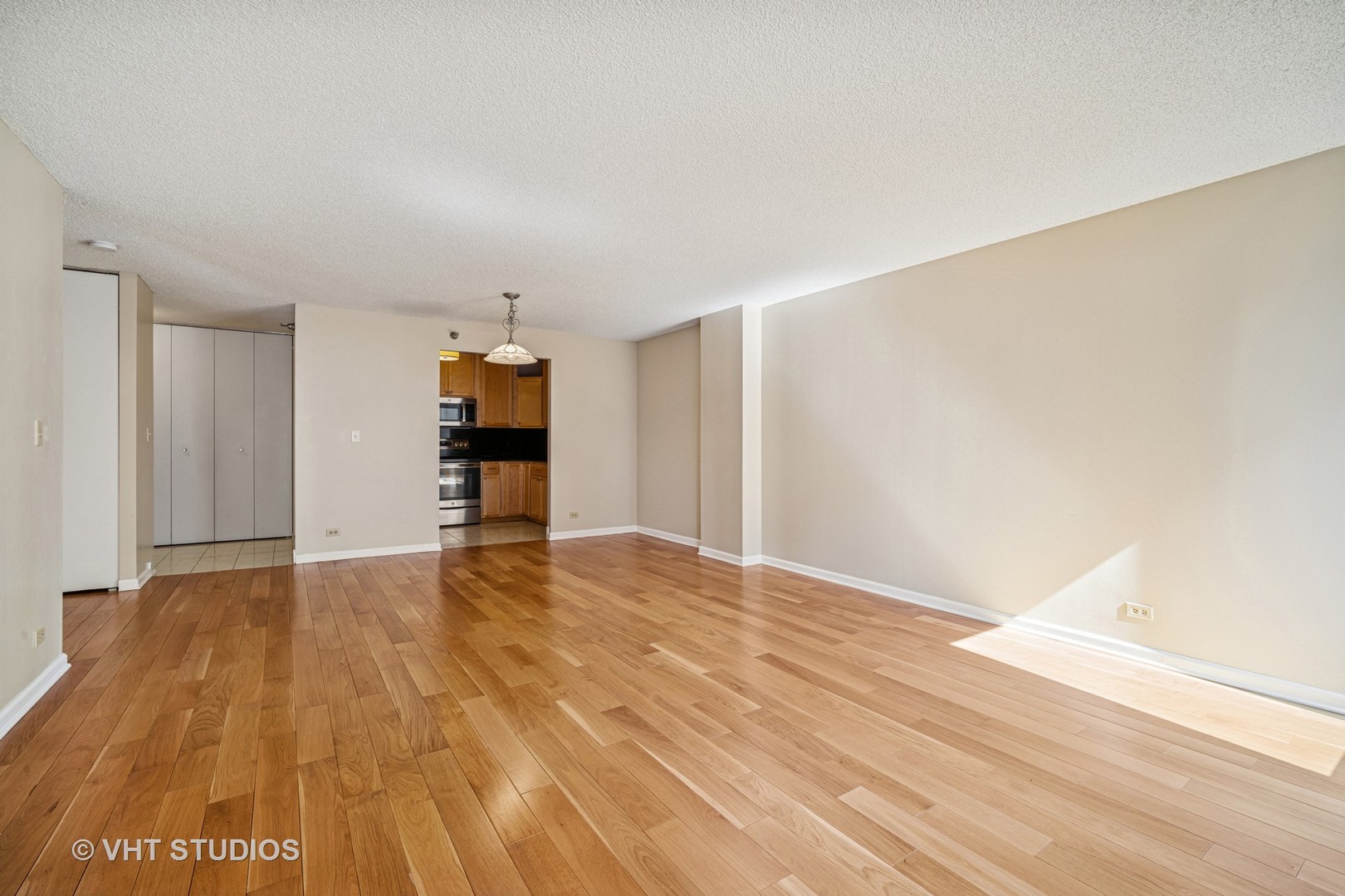 70 W Huron Street Unit: 606