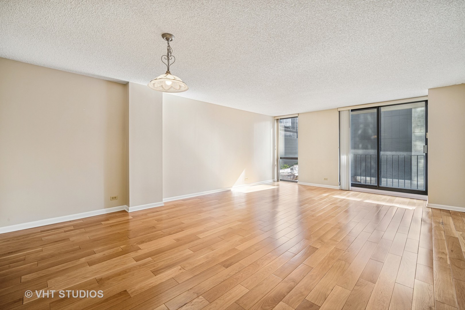 70 W Huron Street Unit: 606