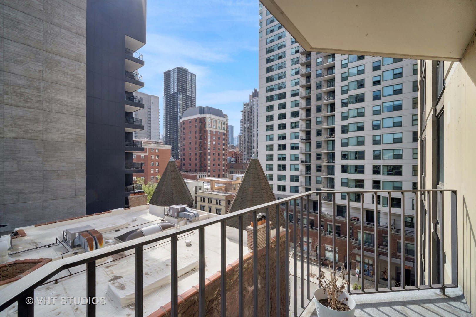 70 W Huron Street Unit: 606
