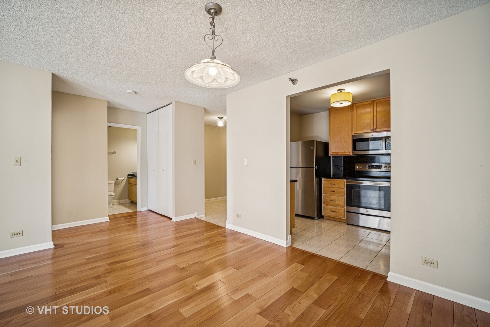 70 W Huron Street Unit: 606