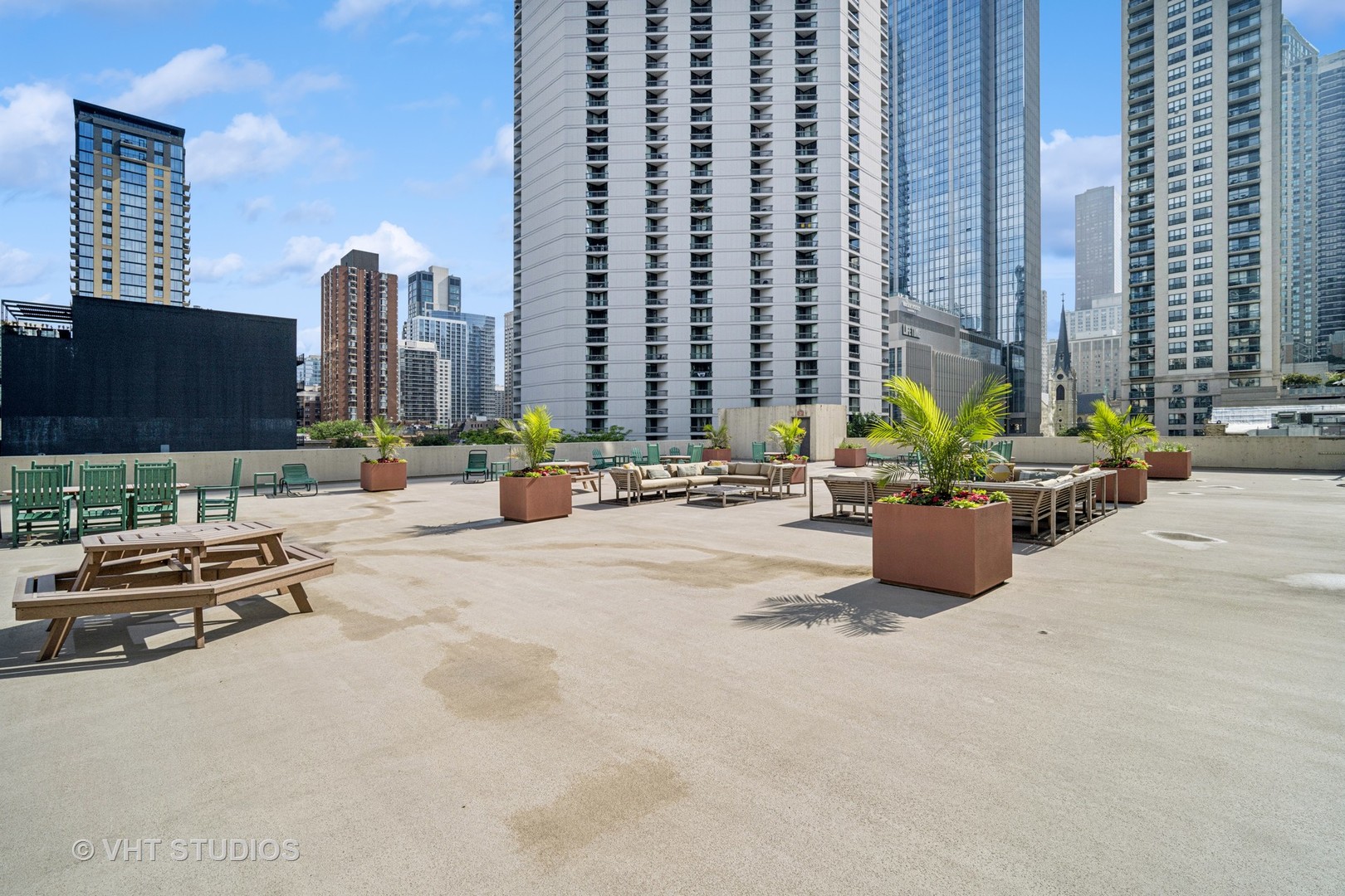 70 W Huron Street Unit: 606