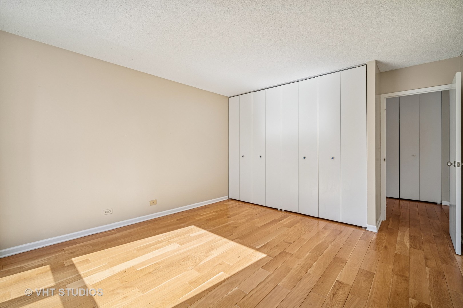 70 W Huron Street Unit: 606
