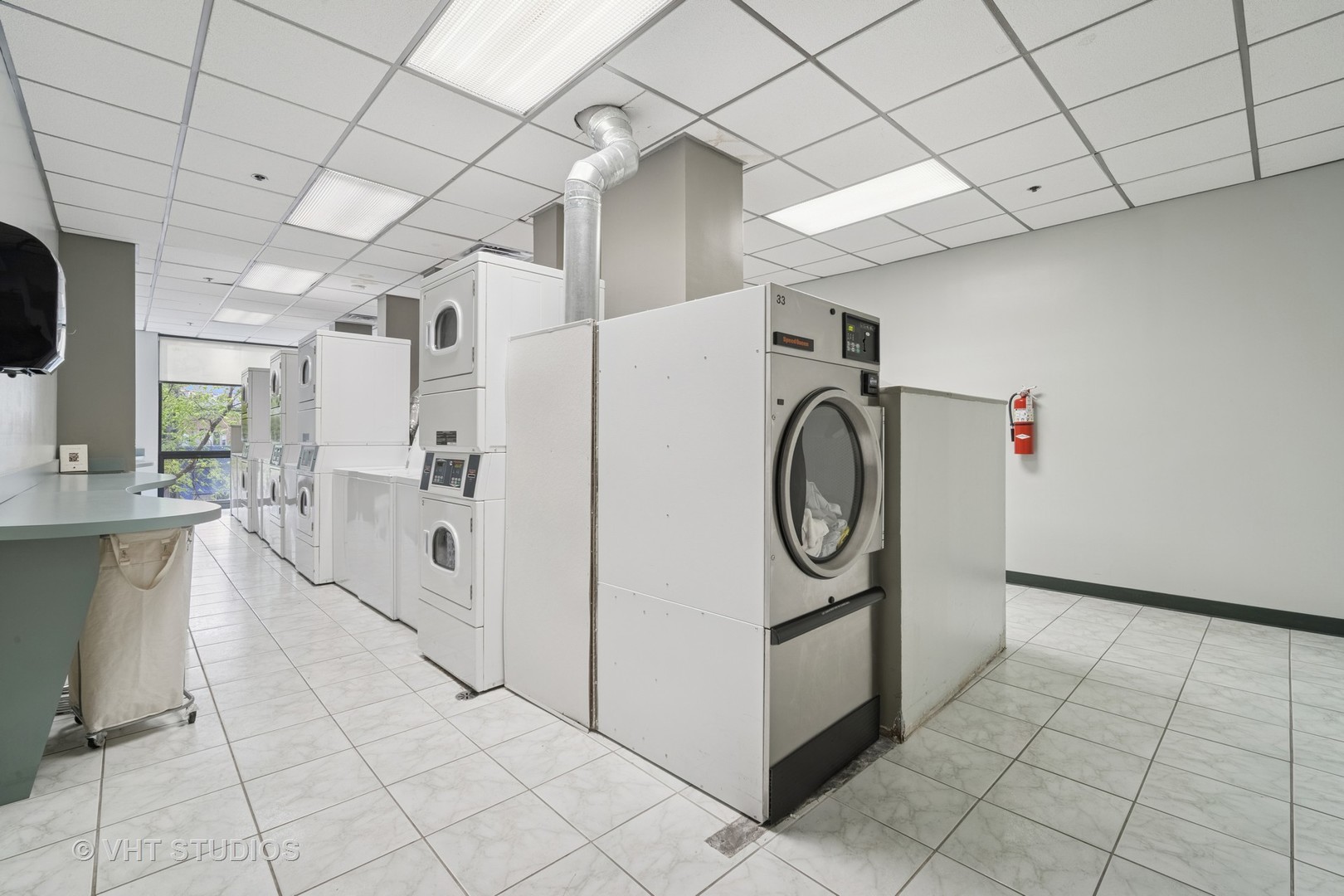 70 W Huron Street Unit: 606