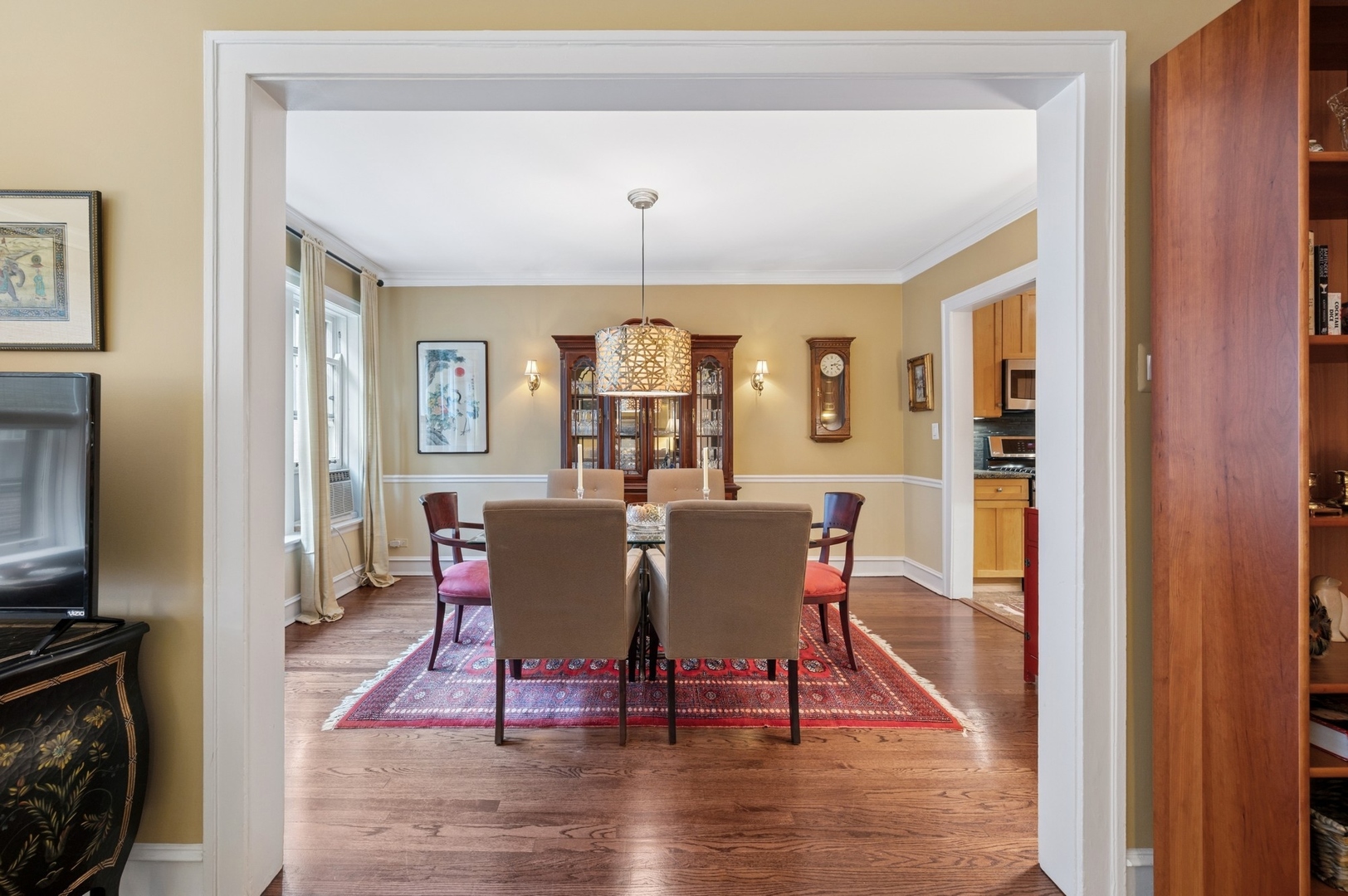 721 Hinman Avenue Unit: 1W