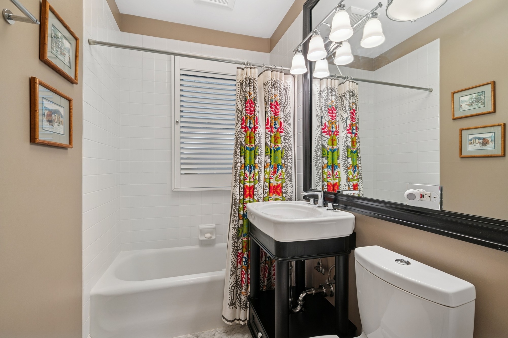 721 Hinman Avenue Unit: 1W