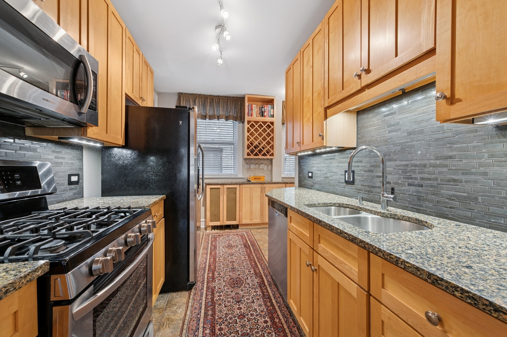 721 Hinman Avenue Unit: 1W