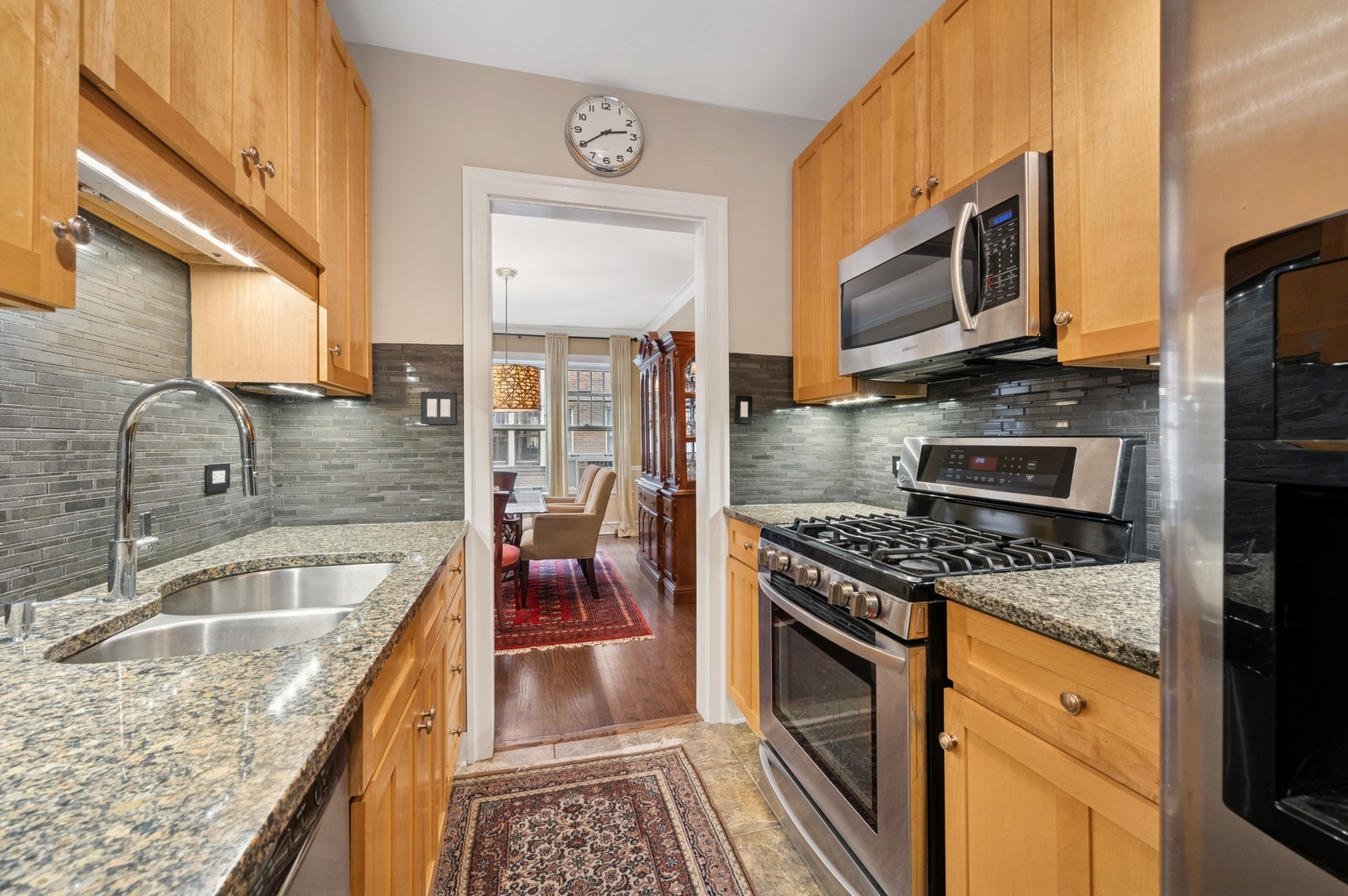 721 Hinman Avenue Unit: 1W