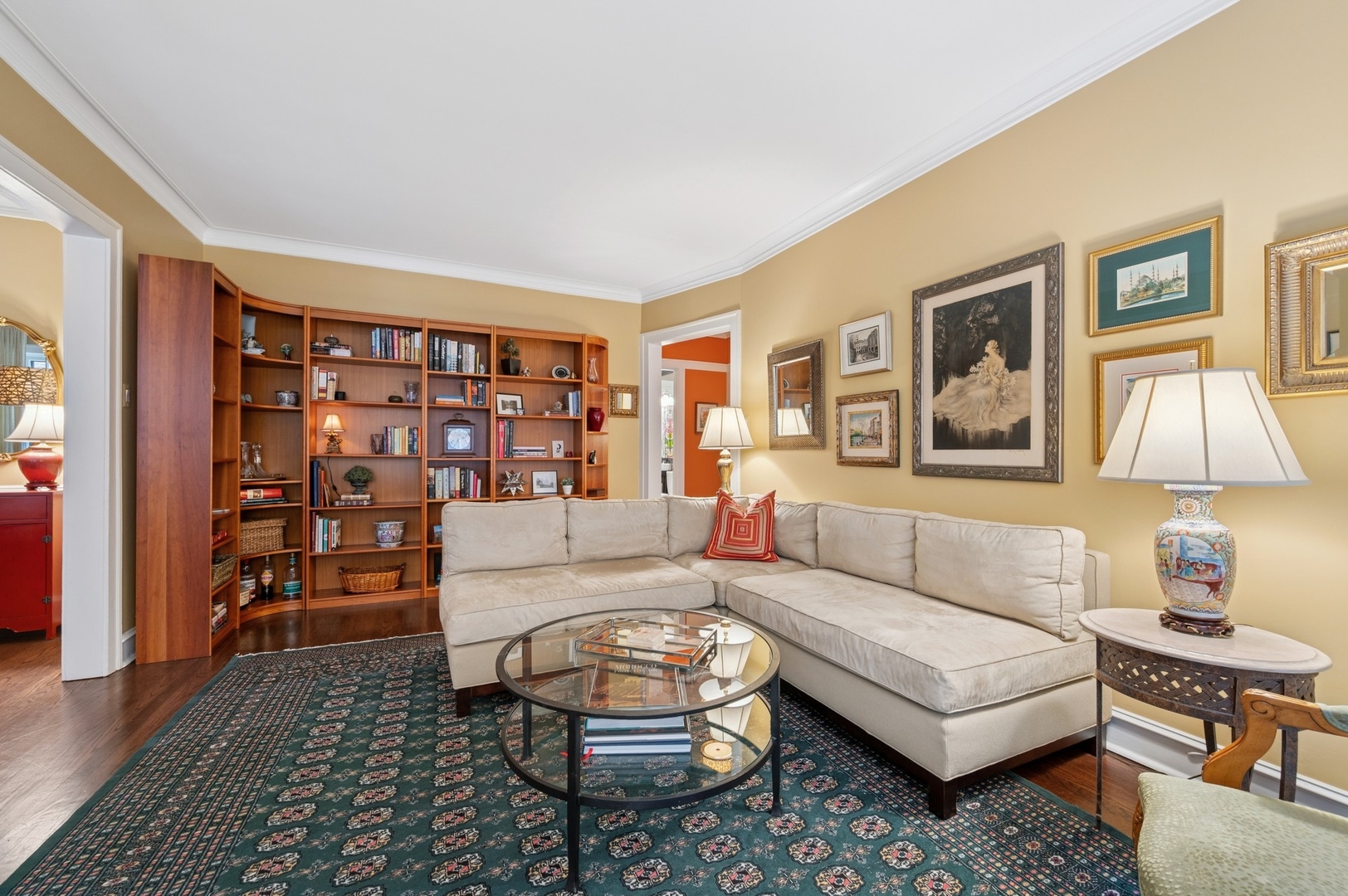 721 Hinman Avenue Unit: 1W