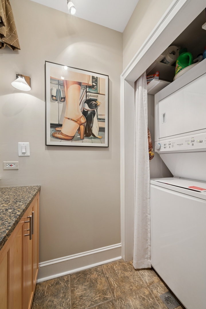 721 Hinman Avenue Unit: 1W