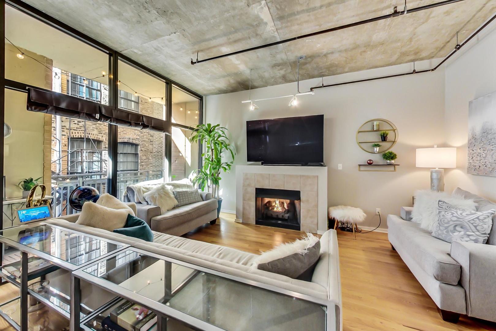 520 S STATE Street Unit: 616