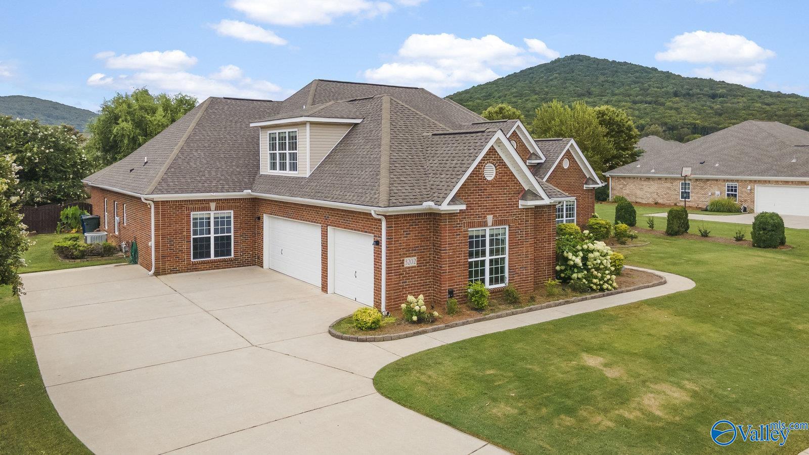 3202 Sandstone Street SE