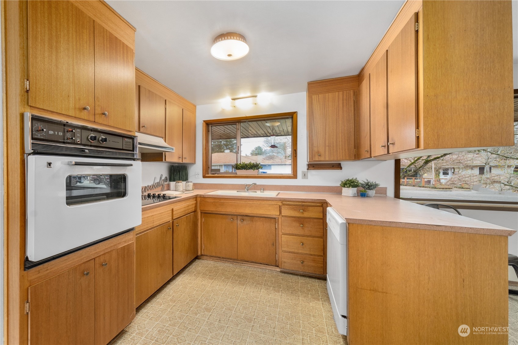 905 Lynnwood Avenue NE